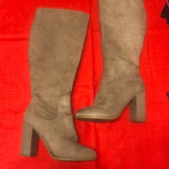 Knee length Boots. Gently worn. 4” heel. - Picture 1 of 5